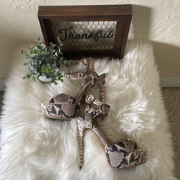 Steve Madden snake print platform heels, Sz 7.5. - Picture 5 of 5